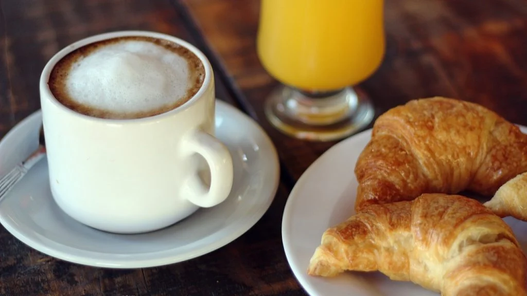 Café con Medialunas